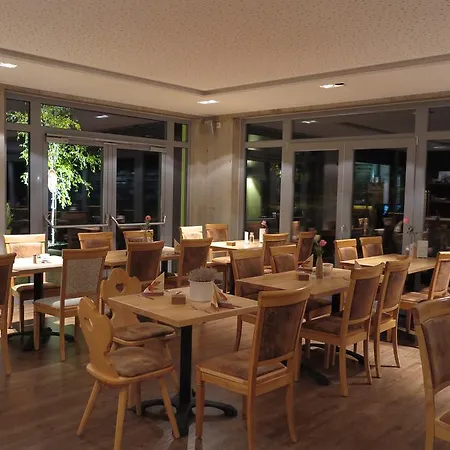 בית הארחה Landgasthof Zum Hirschen 2*